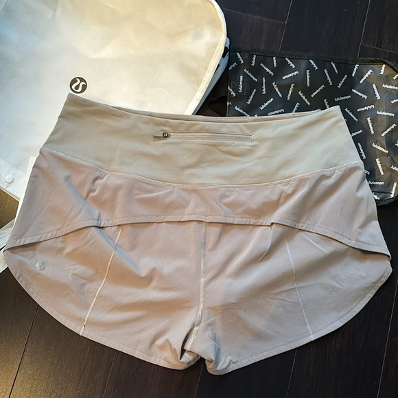 LULULEMON SPEED UP HR SHORTS 2.5” in RIVERSTONE (RVSN) SZ 12 NWT - Picture 2 of 6
